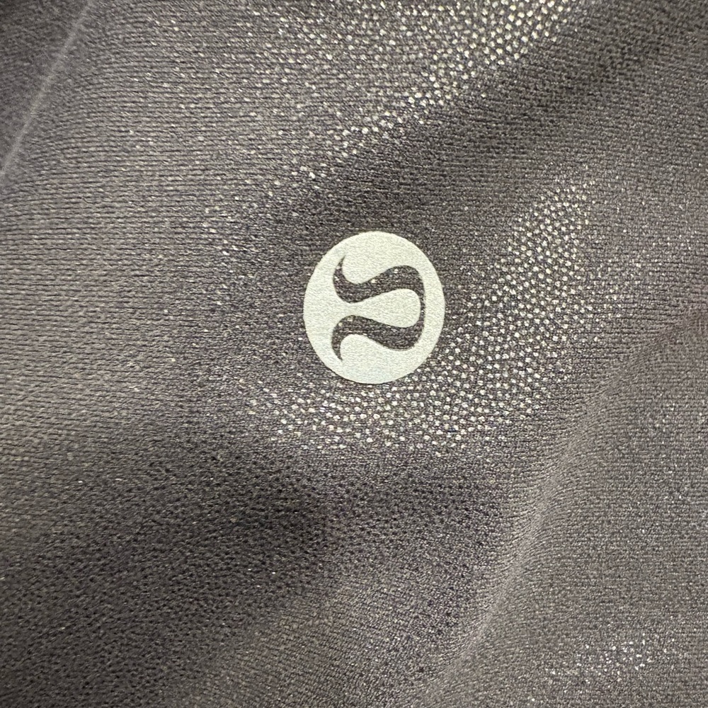 Good Condition. Lululemon Align High Rise Cropped 25” Leggings - Picture 2 of 7
